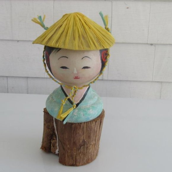 Kokeshi doll with yellow hat - Picture 6 of 6